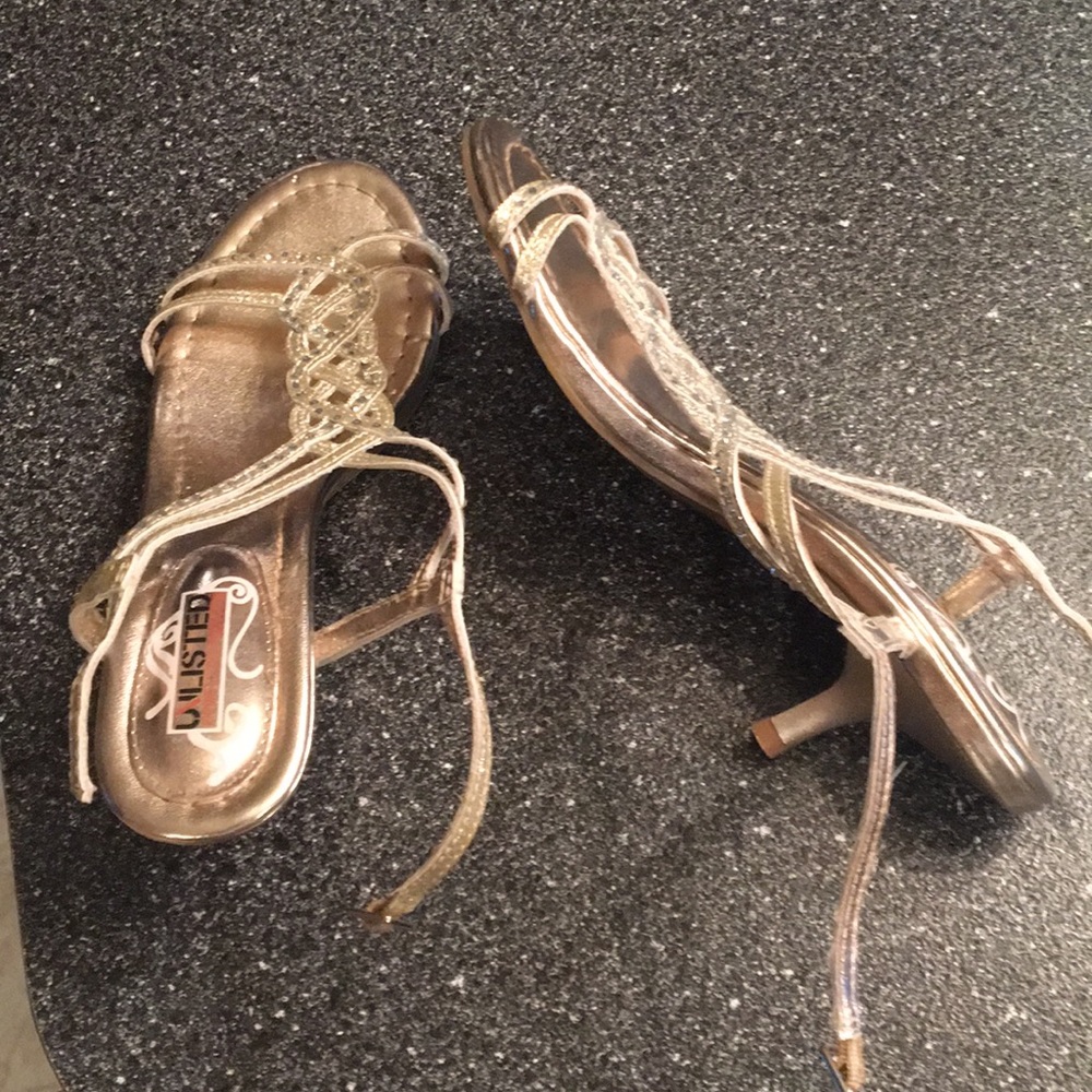Women’s gold size 6 dress sandals